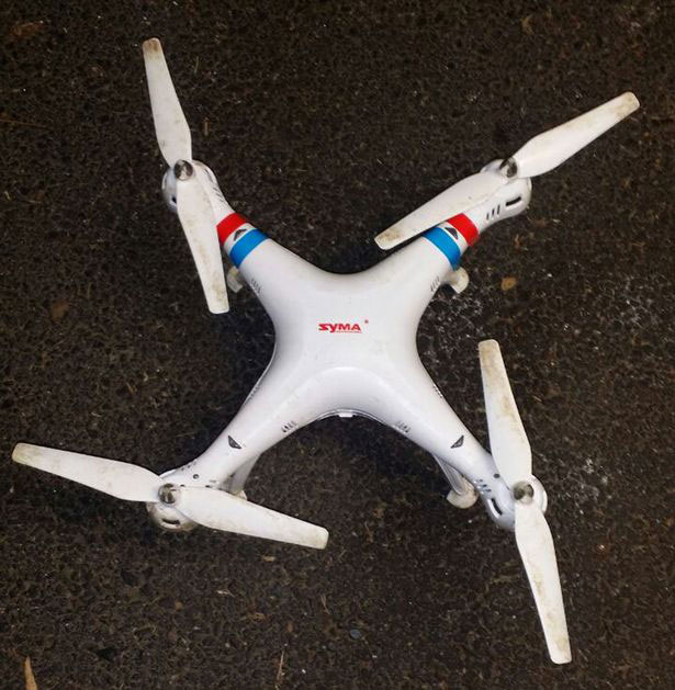 Dalam enam bulan, tercatat 23 kali drone nyaris bertabrakan dengan pesawat di Inggris. (Foto: Mirror)