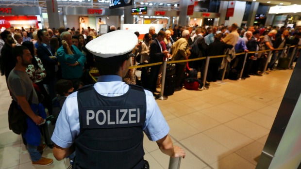 Penumpang di Terminal 1 Bandara Cologne Dievakuasi