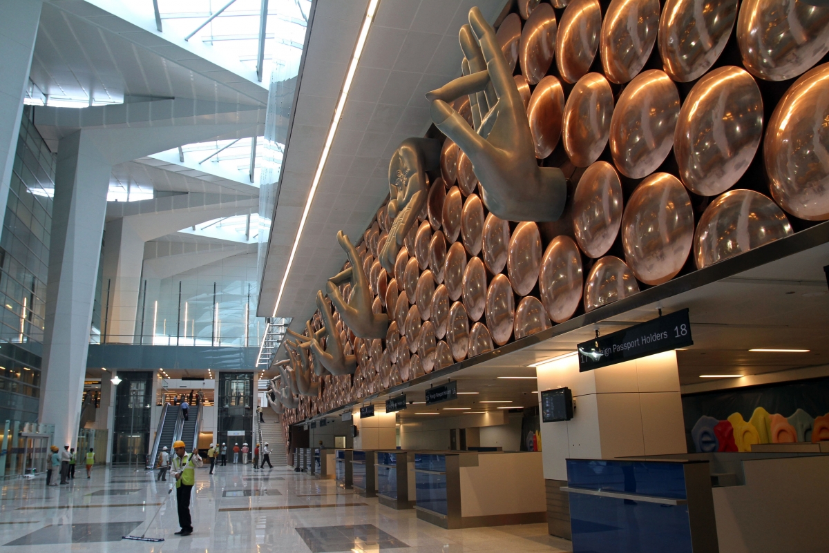 Дели терминалы. Аэропорт Нью Дели. Аэропорт Индиры Ганди. Аэропорт Дели Индия. Терминал 5 аэропорт Индиры Ганди Индия.